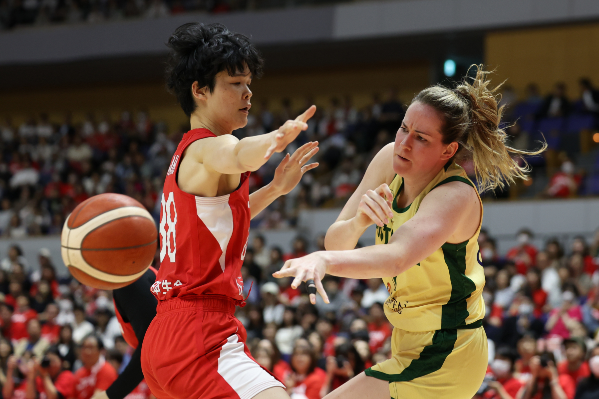 包含汉莎罗斯托克球队全力以赴，为下一场比赛做准备的词条